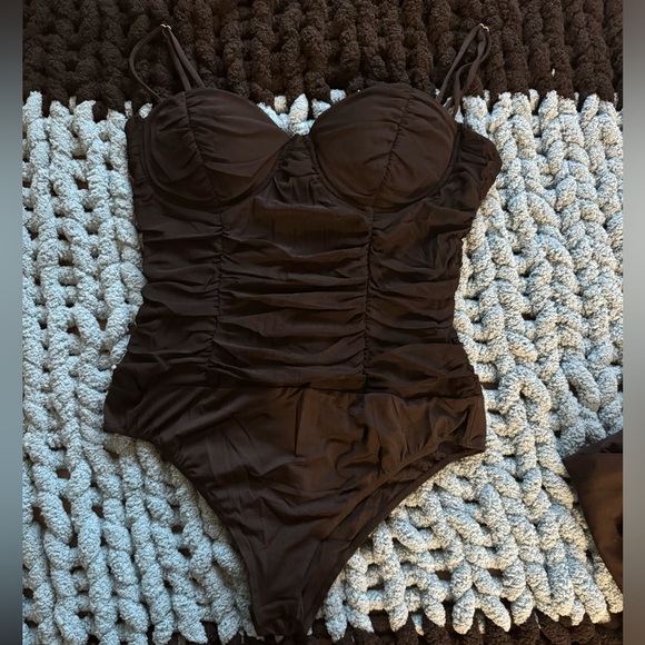 Lulus Ruched bodysuit - Picture 3 of 4